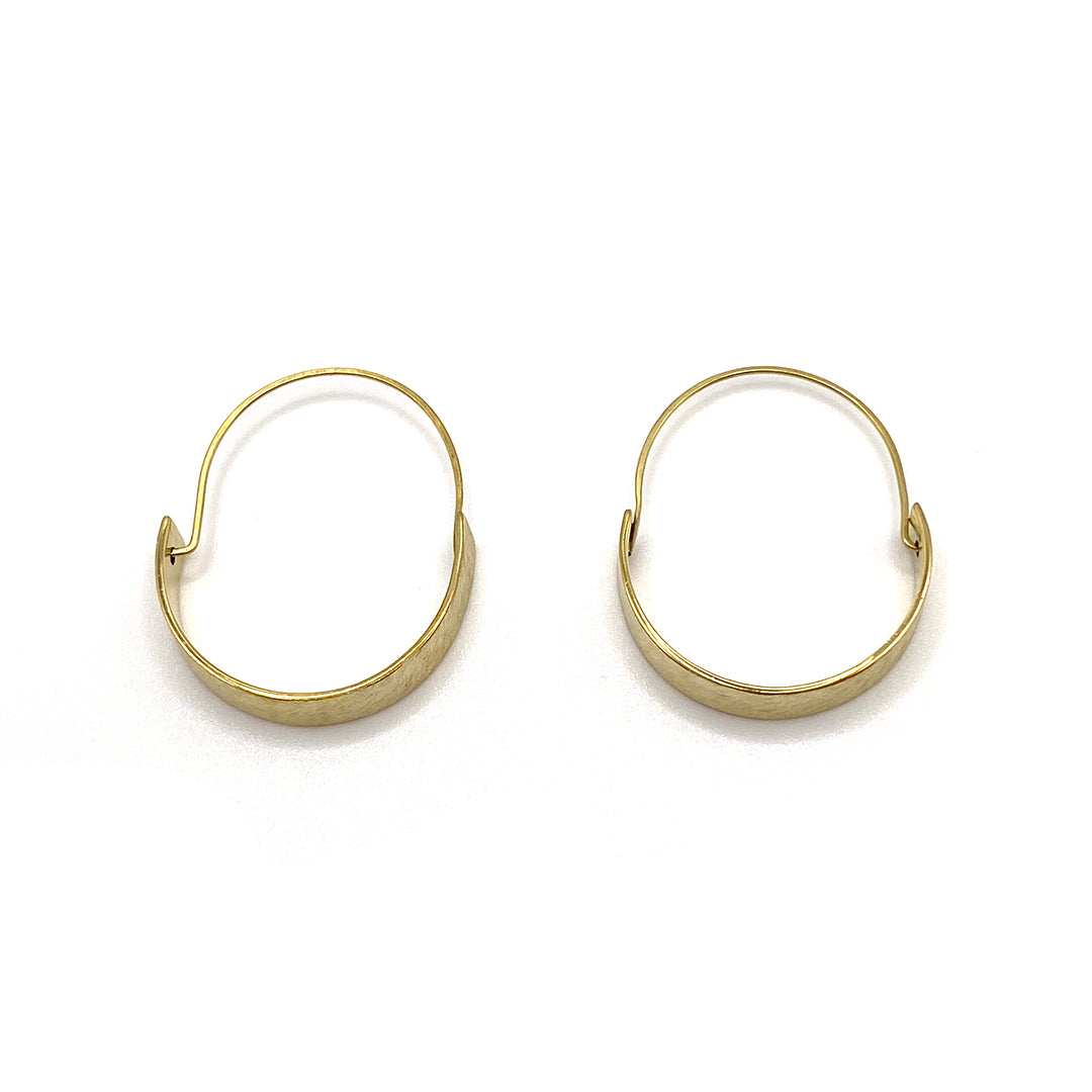 Magnolia Hoops in gold
