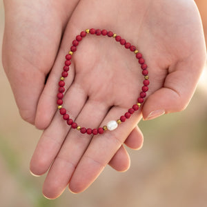 red beaded stretch bracelet with pearl