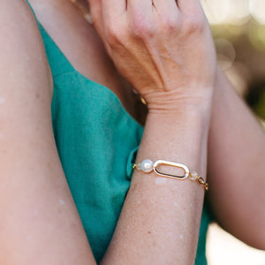 linked pearl bracelet