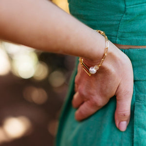 linked pearl bracelet