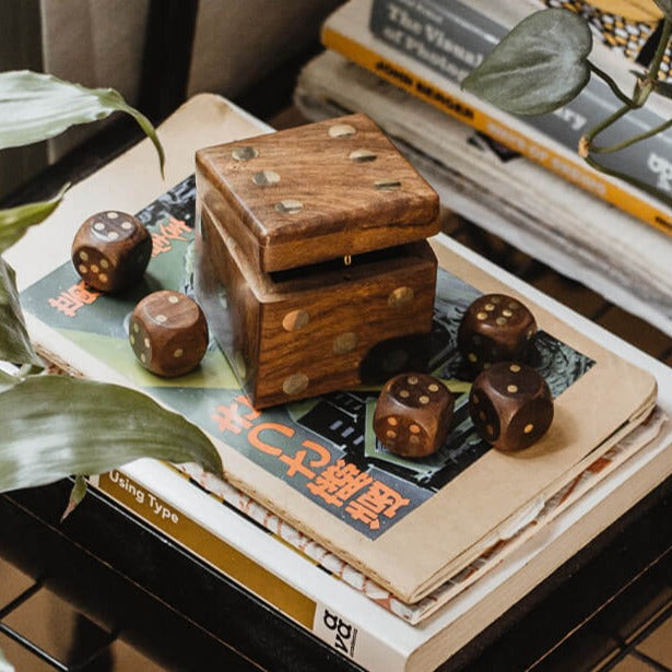Wooden Dice Box with 5 Wooden Dice Wooden Dice Box with 5 Wooden Dice